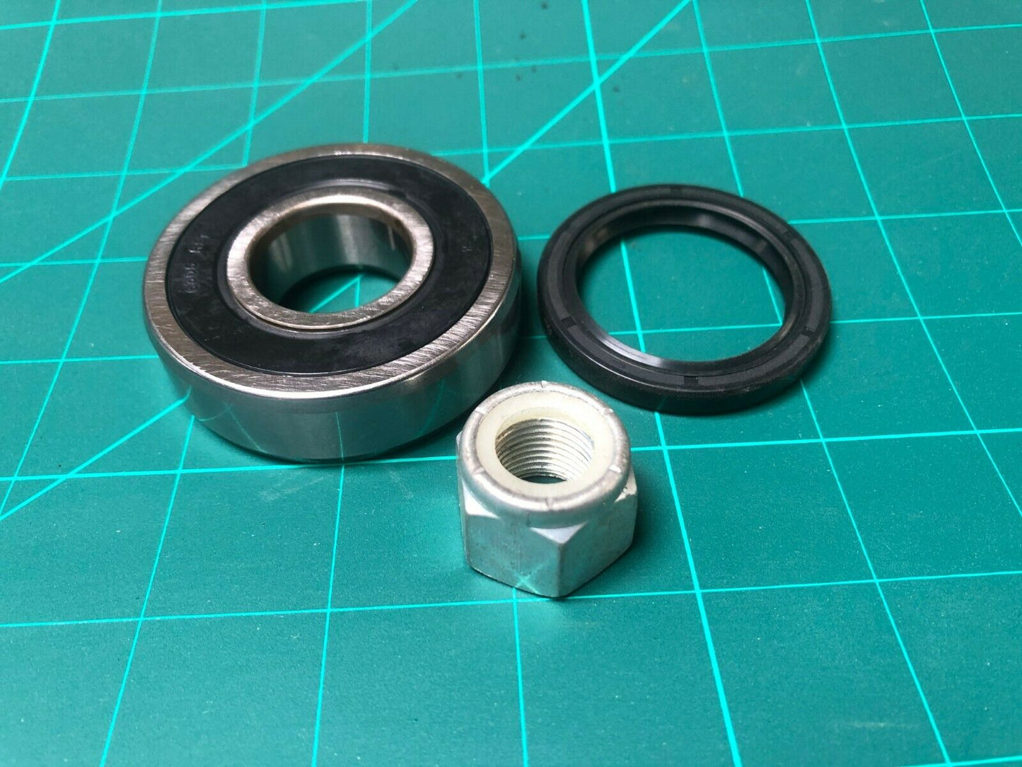 Rear Wheel Bearing Kit, Early